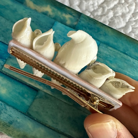 🐚Mermaidcore shell clip barrette with pearl detail opalescent coating handmade - Picture 5 of 6